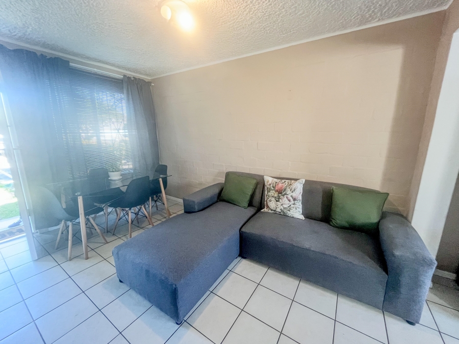 To Let 2 Bedroom Property for Rent in Pinelands Western Cape